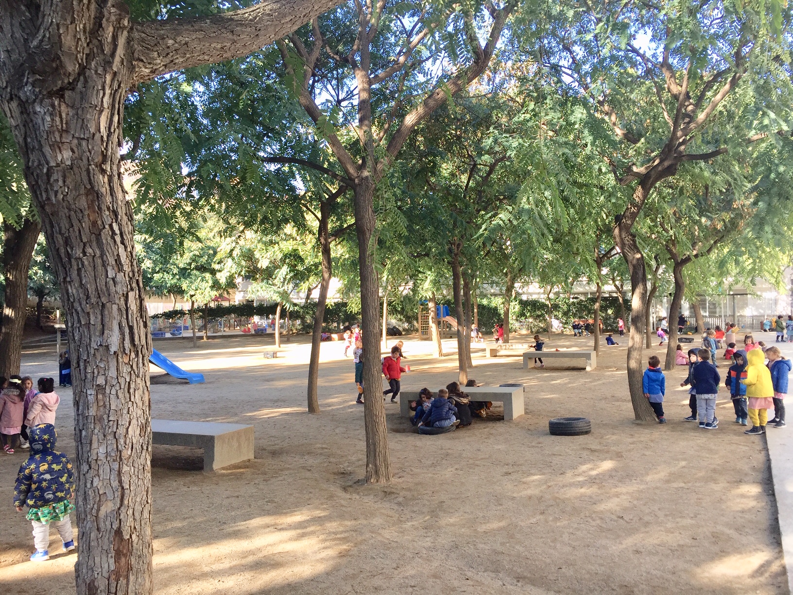 Image of school yard (Escola Vila Olimpica in Barcelona)
