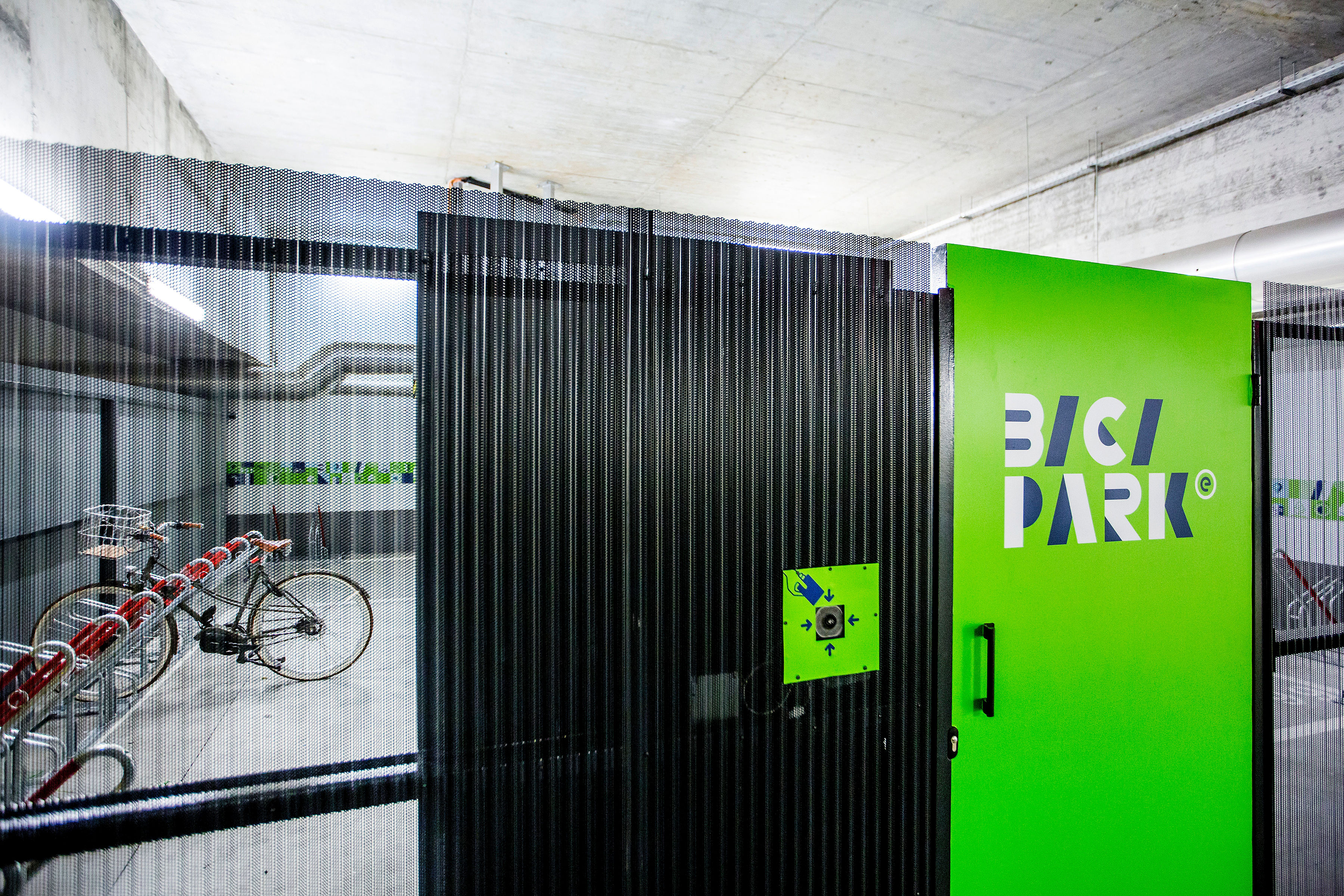 VoxPop has developed its first value proposition, a secure bike parking solution as an enabler of cycling in the City of Lisbon