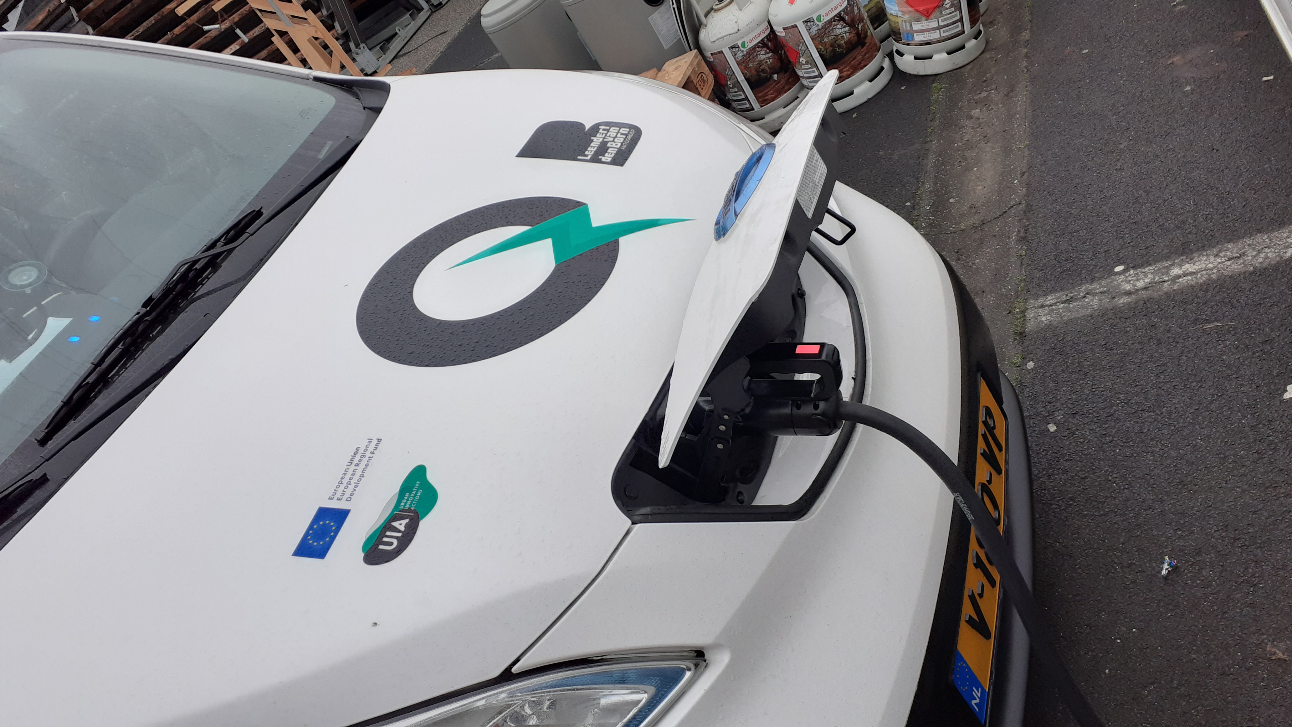 Electric van connected (left photo) to AIRQON charger combined with batteries (right photo)