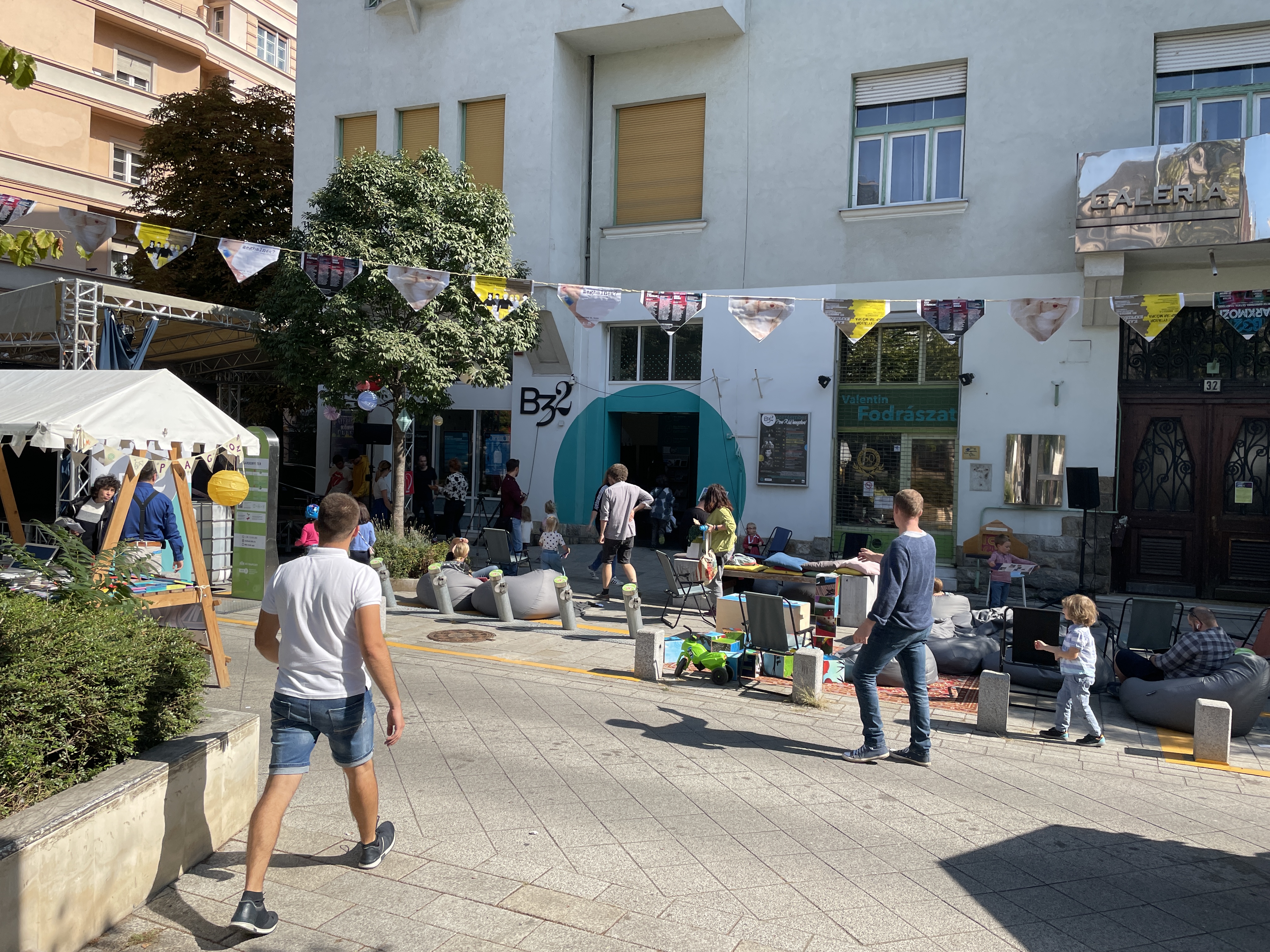 Children's event at B32, the area's municipal cultural centre. Photo by Levente Polyak