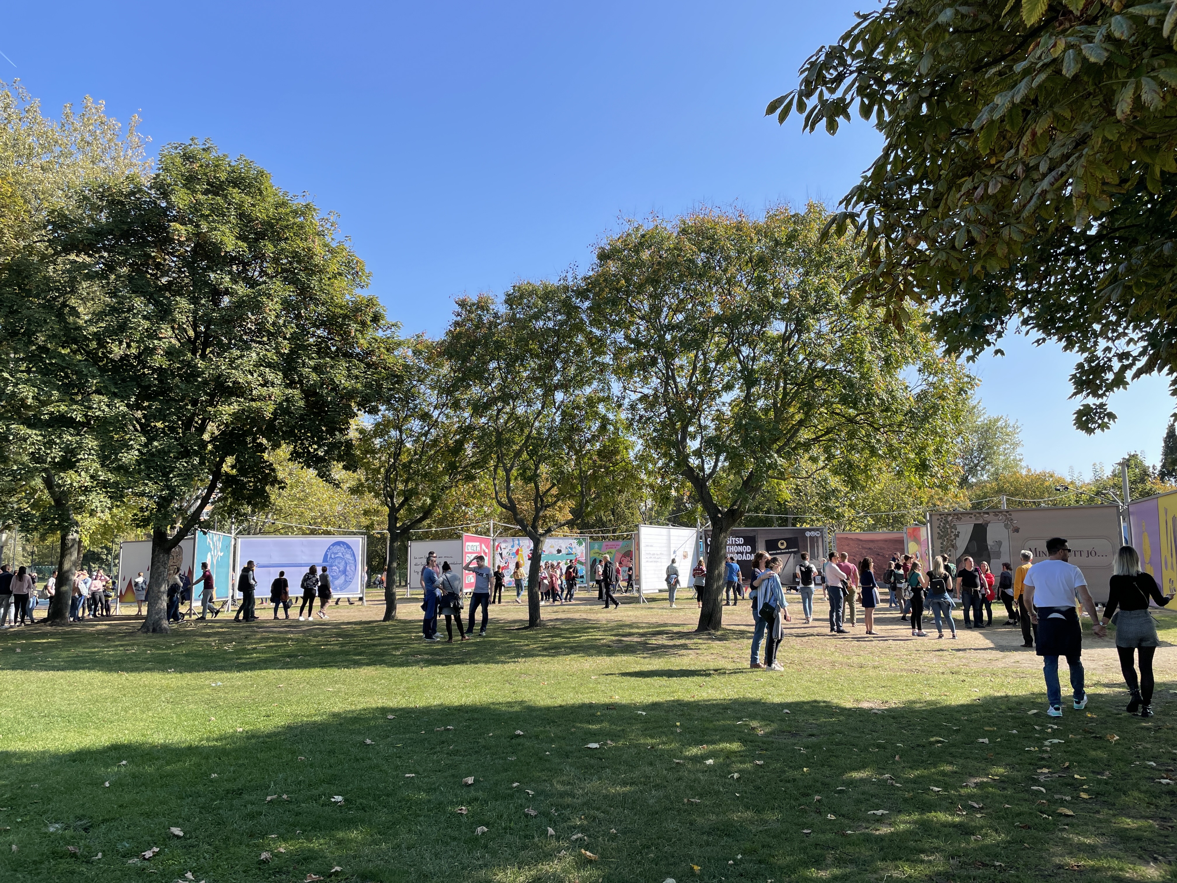 ARC open-air poster festival in Újbuda. Photo (cc) Levente Polyak
