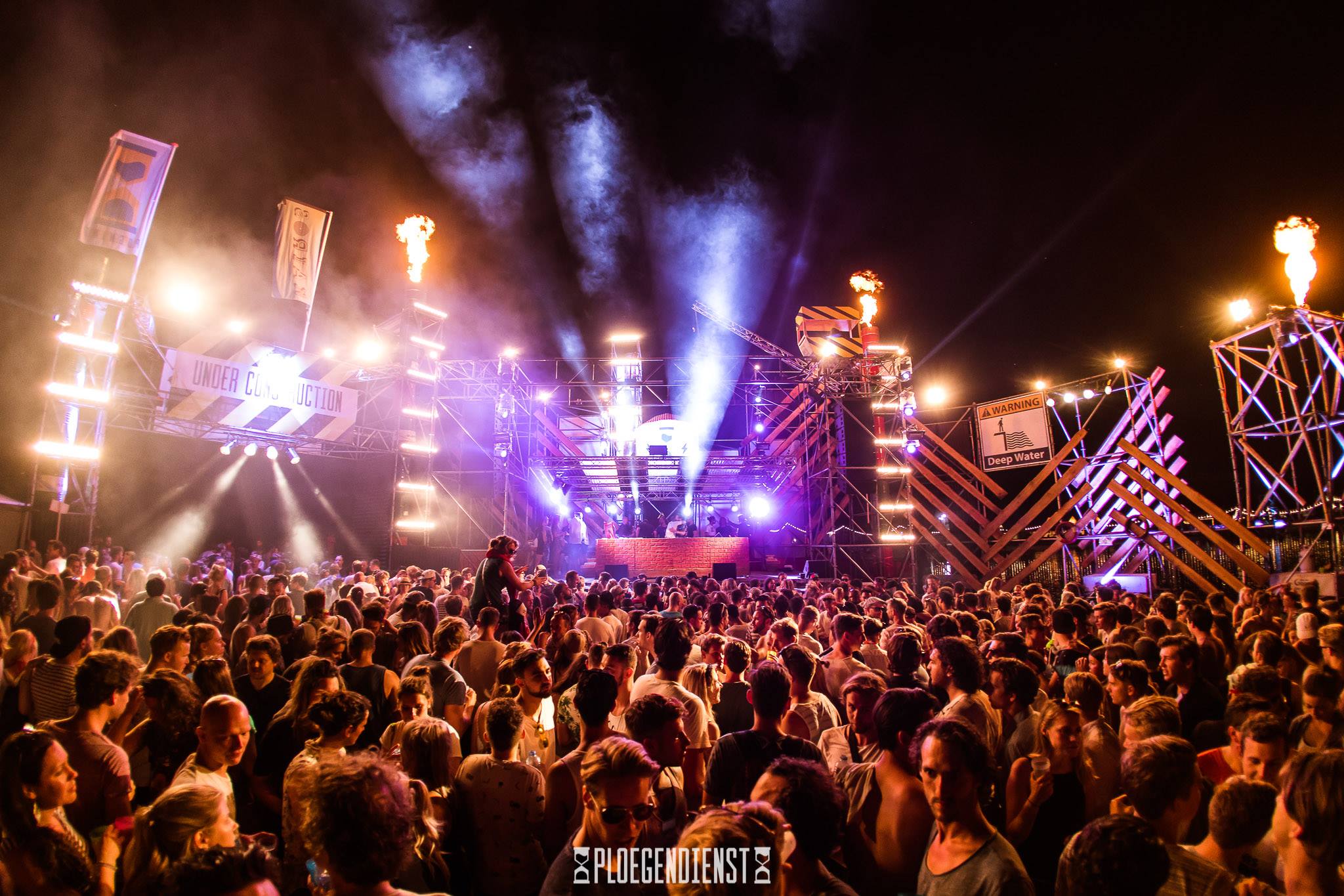 A crowded session of Ploegendienst Festival (Source: Kairos Events)