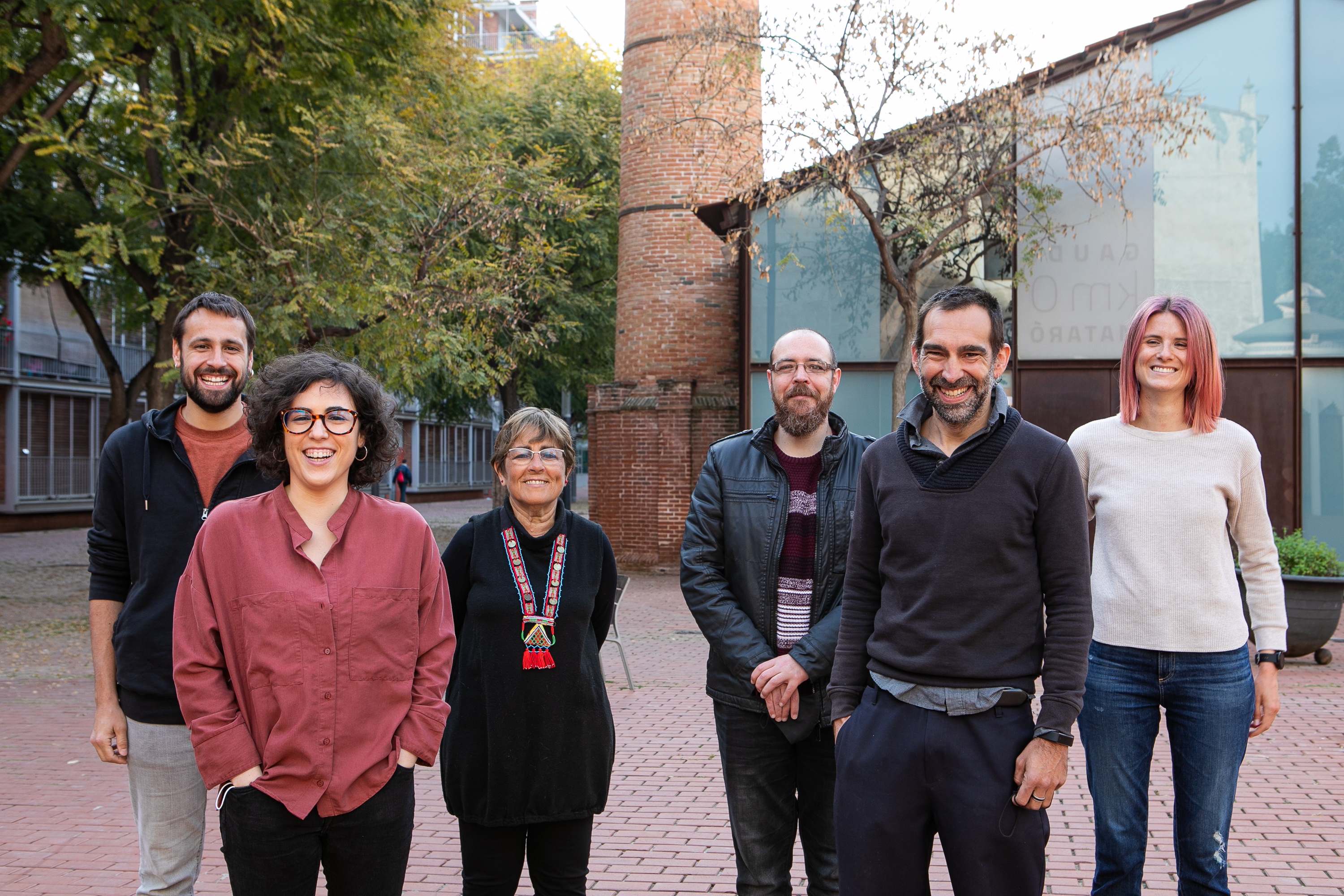 Founding members staying together in public space (2021), (c)Bloc Cooperatiu