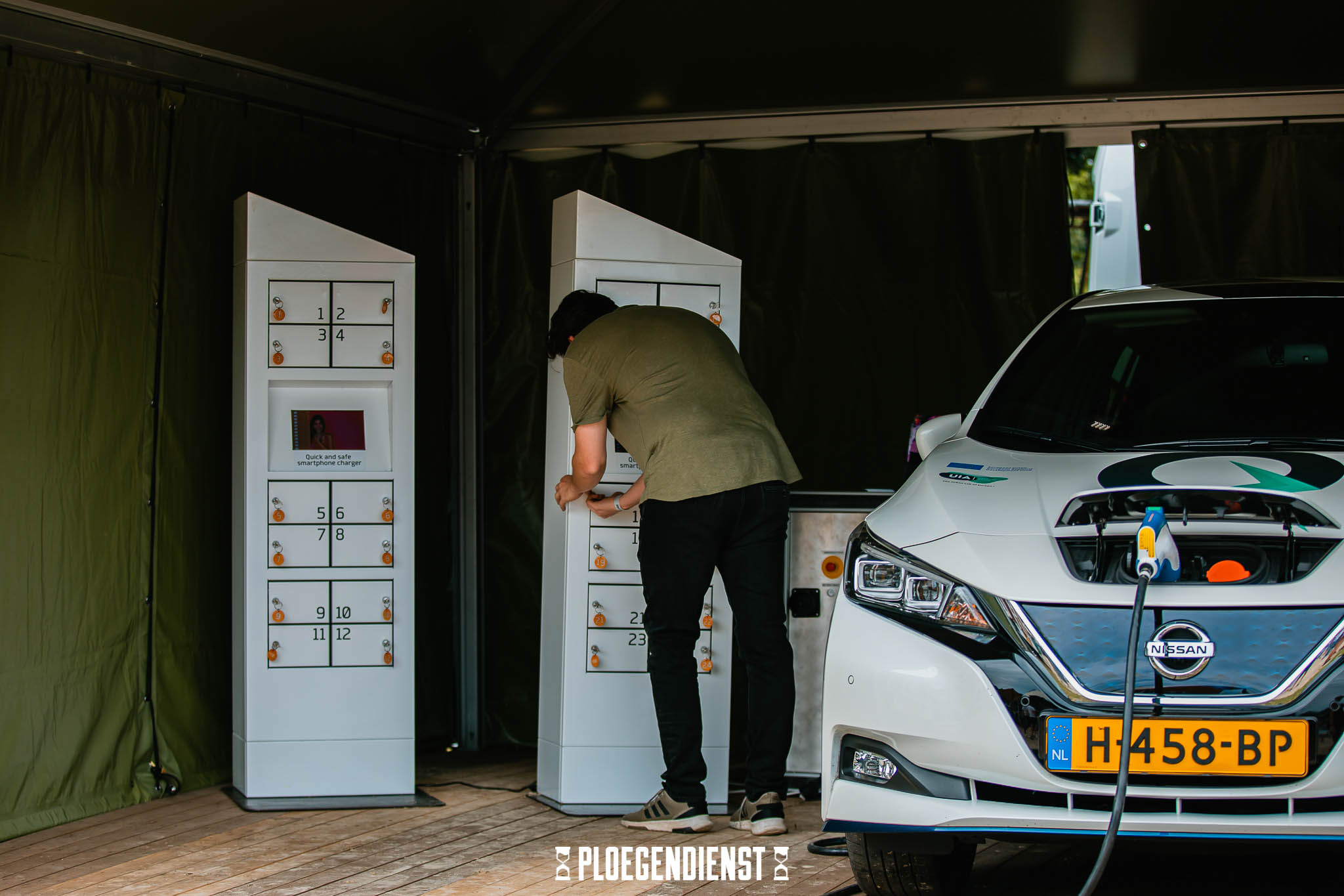 Charging your phone in Ploegendienst Festival 2021 with AIRQON (Source: Kairos Events)