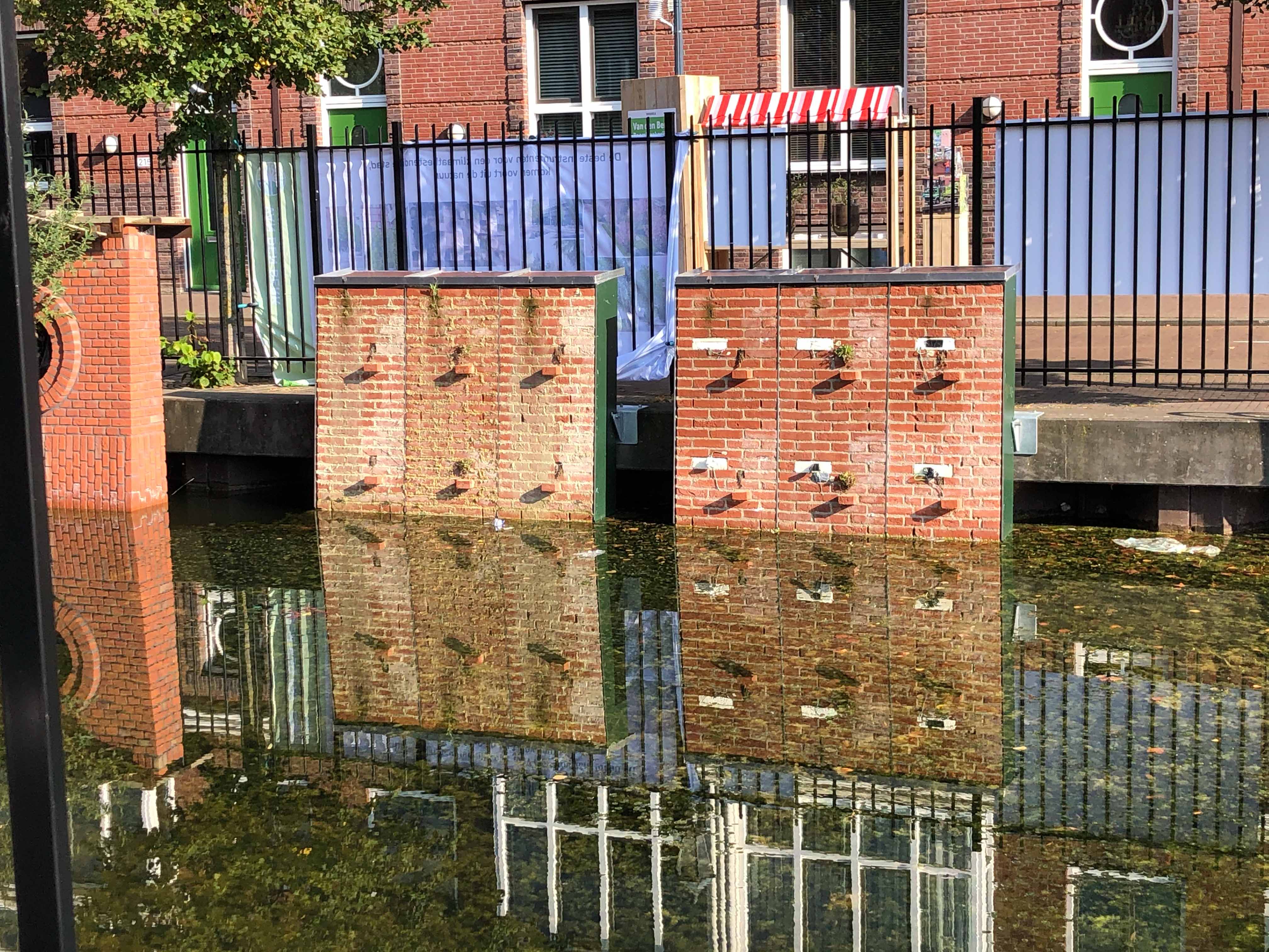 Different wall designs and plants are tested at the small scale-pilot 