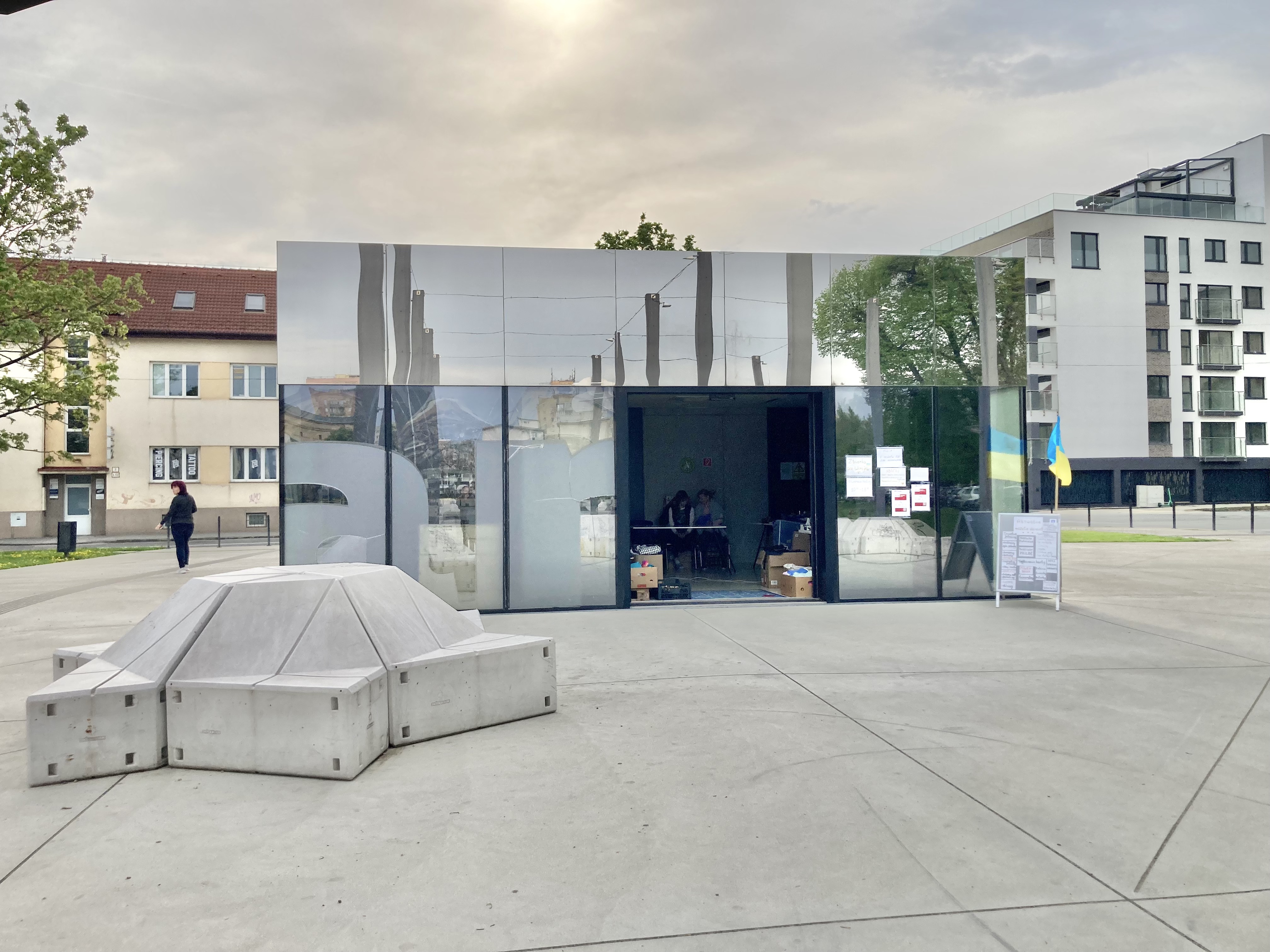 Collection of emergency items has now moved to one of the pavillions at the entrance of the Kasárne/Kulturpark. 