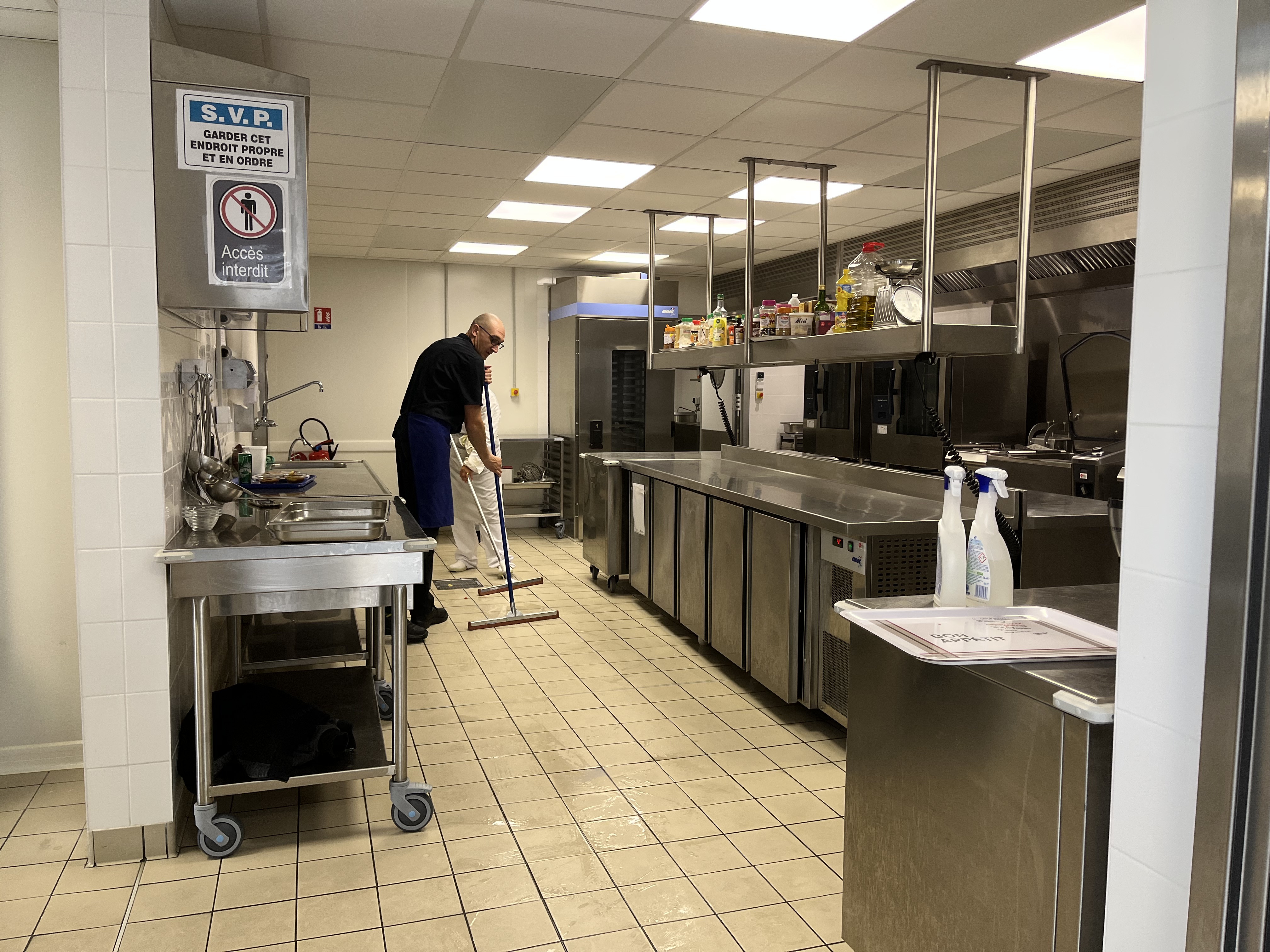 Social restaurant's kitchen 