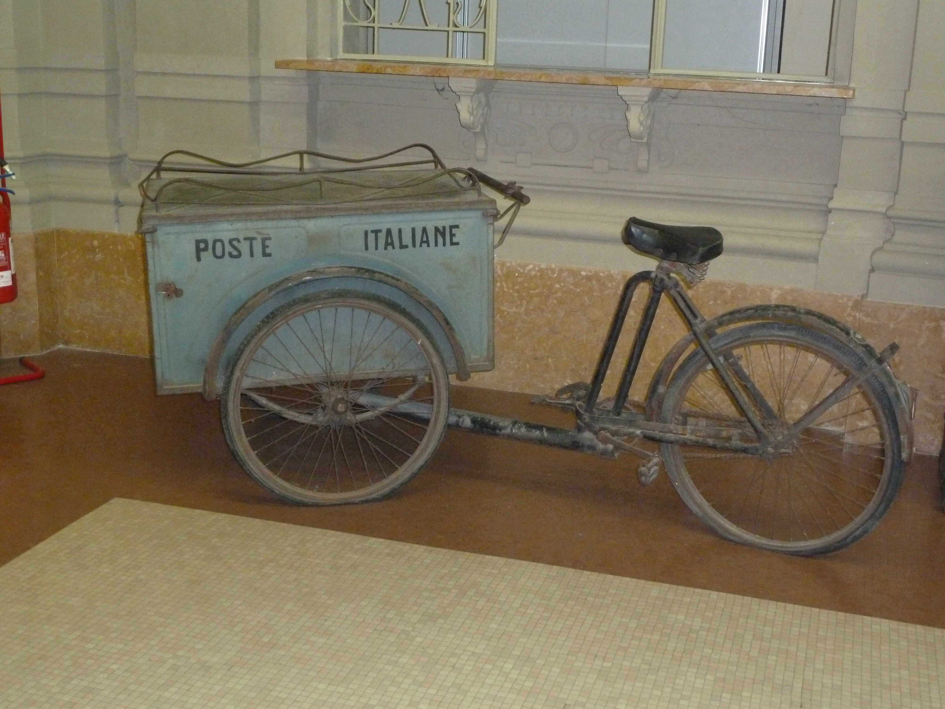 Poste Italiane interbellum delivery bike
