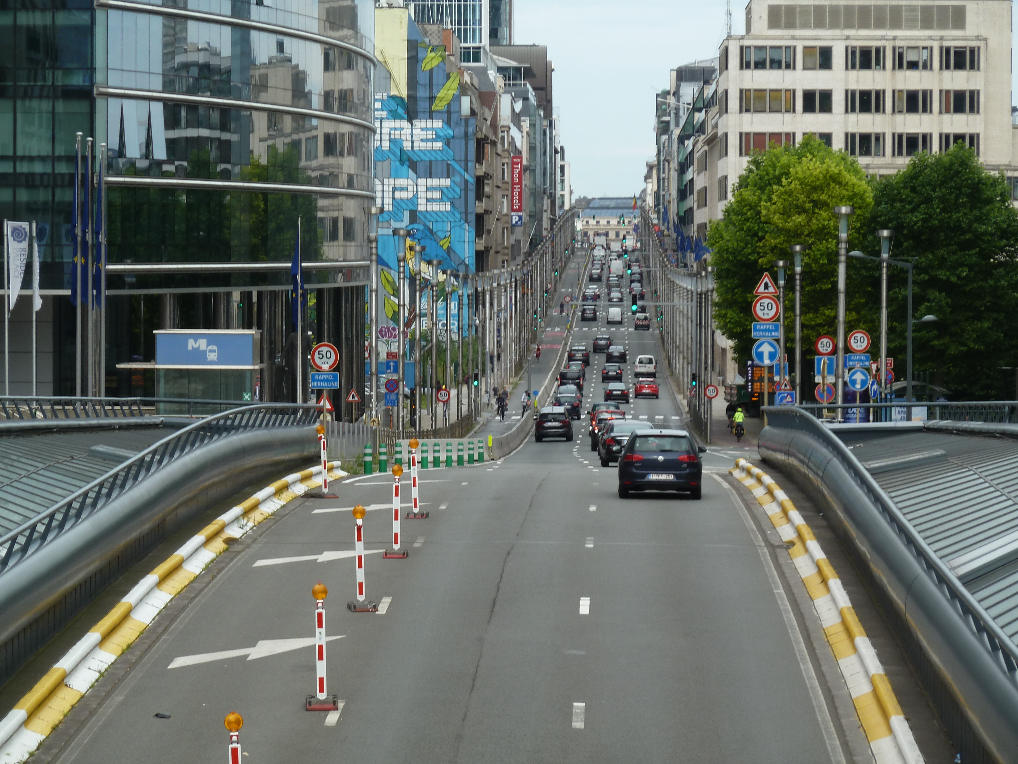 Brussels, Rue de La Loi - with cycle lanes on two sides