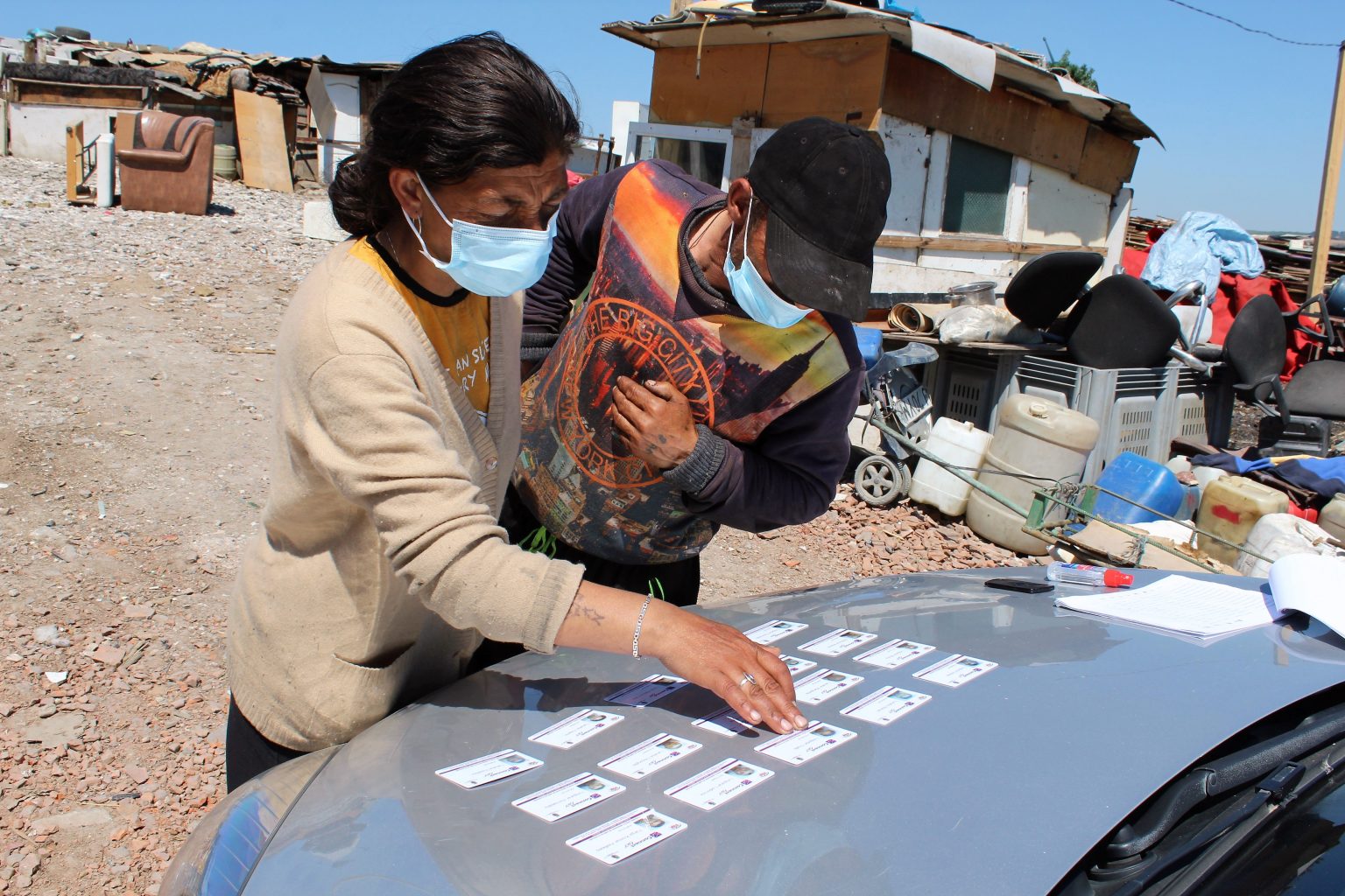 Image 7 and 8: The new public bus line 8L and the distribution of free transit pass to the residents of Pata Rât. Source: ADI/ZMC