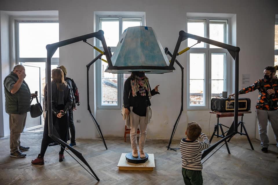 Image 9,10,11: The artistic performances and the installations of Work Upside Down. Source: Cluj Cultural Centre 