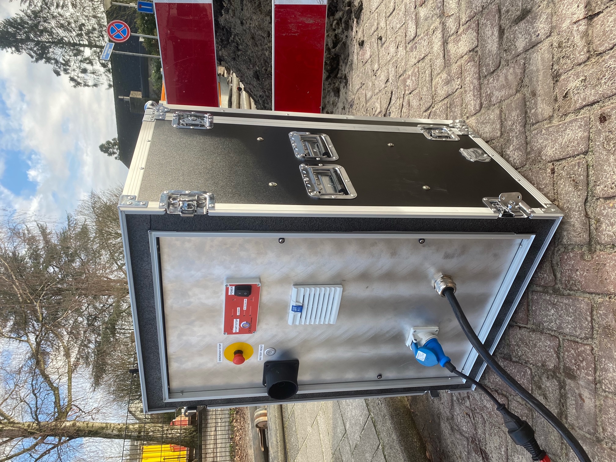 Photo of the new (dis)charging device, prepared for outdoor use