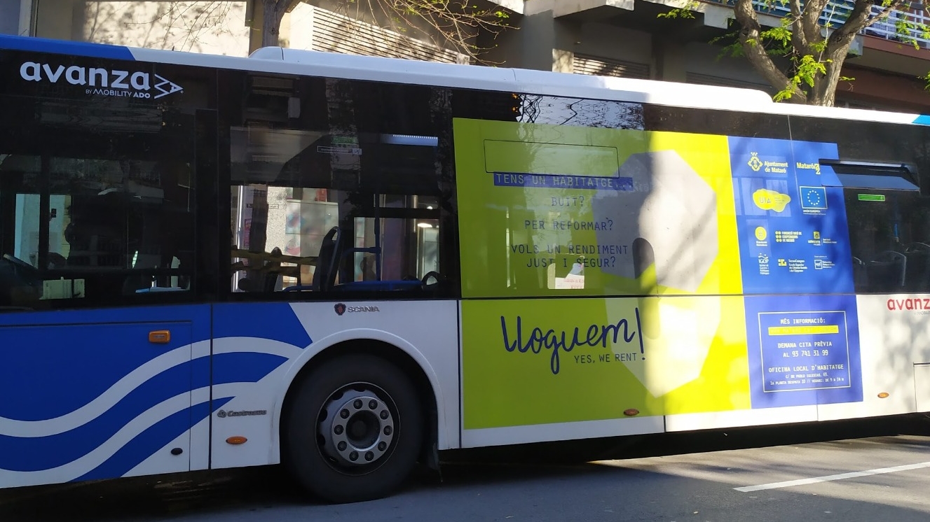 Bus with 'Yes, we rent!' add