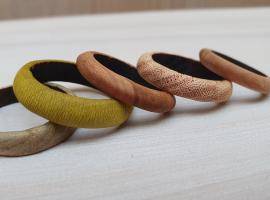 Unique jewellery made of wood of invasive species