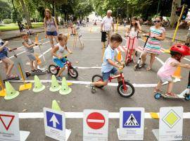 Széchenyi Square Swarming with Scooters and Mini Motorbikes