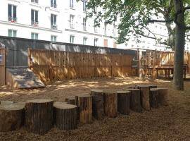 View of the courtyard and its new facilities © Ligue de l’enseignement / Marion Pouliquen