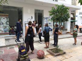 Visit to the Victoria Square Project. Photo by Levente Polyak