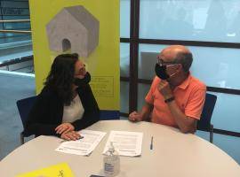 First owner signed contract to bring his flat to the ‘Yes, we rent!’ housing scheme 