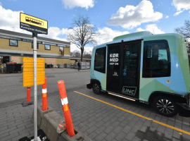 Selfdriving shuttle bus at the bus stop. Credit: Kenneth Joergensen