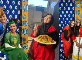 Women from North Tilburg engaged in the preparation of The Scene performance with Het Zuidelijk Toneel