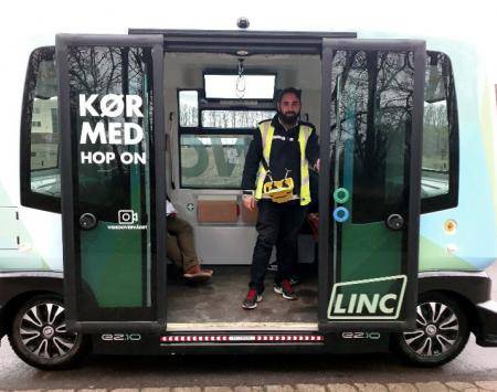 Self-driving shuttle finds the fastest route to your destination using a new app