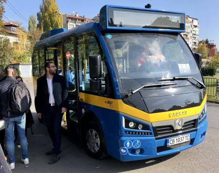 Electric minibus tested for on-call service in Sofia (Photo by Gereon Meyer)