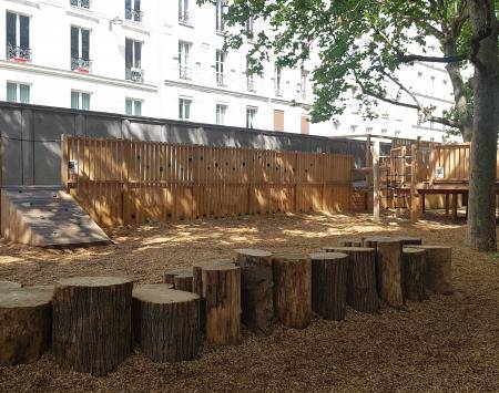 View of the courtyard and its new facilities © Ligue de l’enseignement / Marion Pouliquen