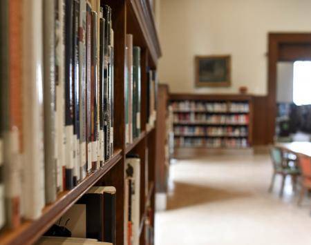 Outdoor and indoor air quality at schools