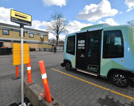 Selfdriving shuttle bus at the bus stop. Credit: Kenneth Joergensen