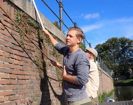 Monitoring a quay wall by volunteers